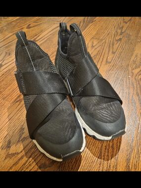 Sorel Black Slip-On Ankle Booties with Elastic Cross Straps